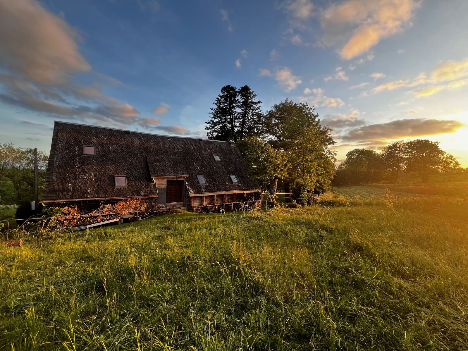 Le gîte au coucher du soleil