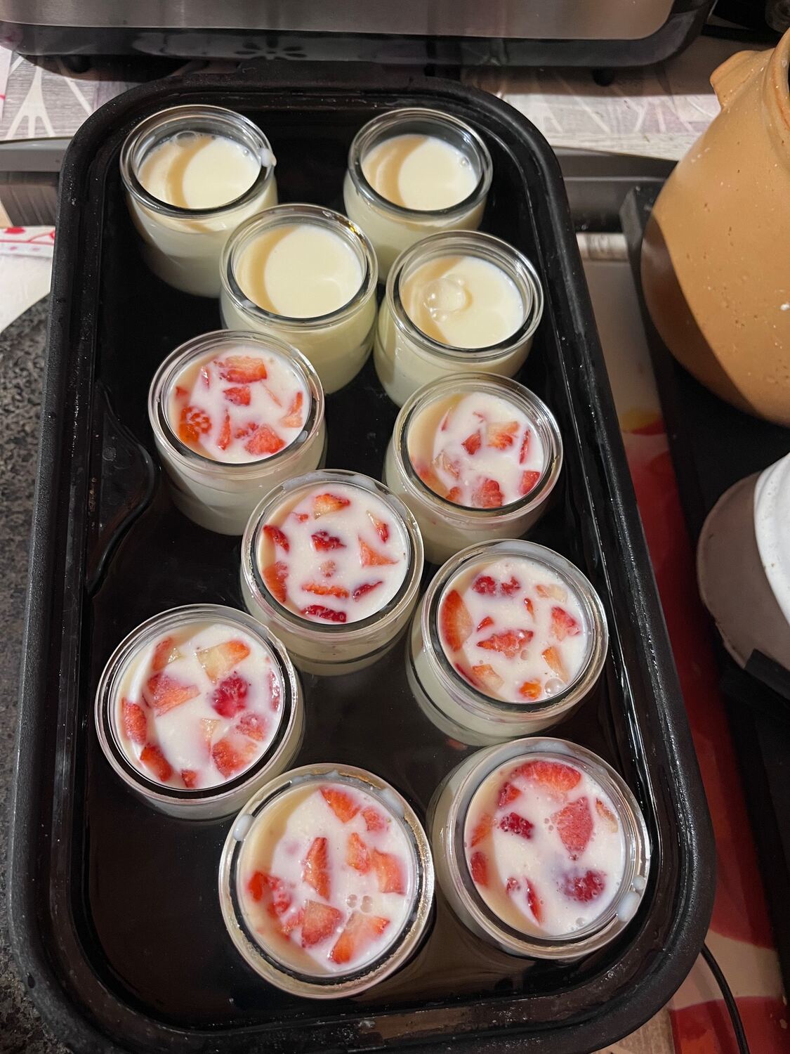 Préparation de verrines maison aux fraises